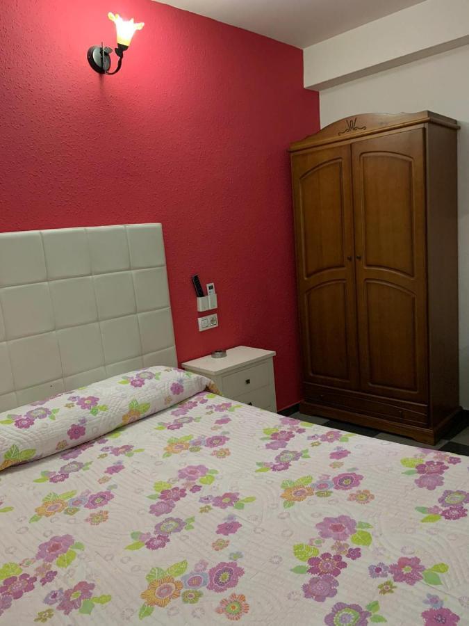 Hostal El Emigrante Dos Hermanas Kültér fotó