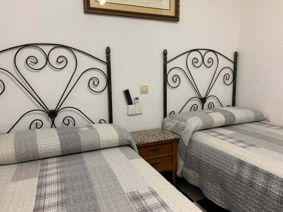 Hostal El Emigrante Dos Hermanas Kültér fotó